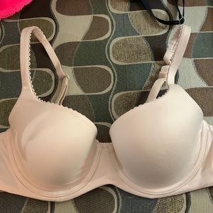 New w/o tags VICTORIA’S SECRET BODY BY VICTORIA DEMI BRA LIGHTLY LINED 38B